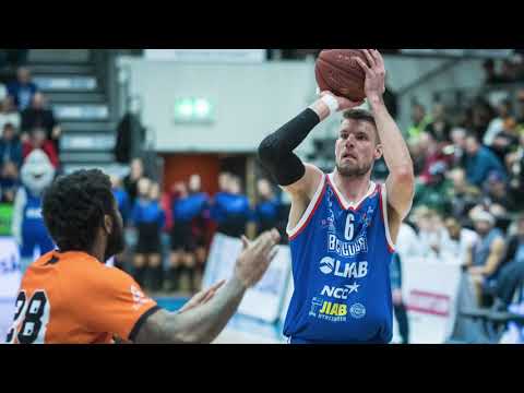 Andrew Smith alley-oop-dunk över John Brändmark i kvartsfinal 2 vs. Borås Basket