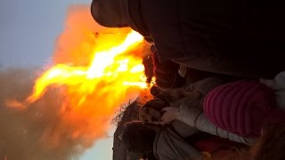 preview picture of video 'Mohács Busójárás | bonfire (4K - Nokia 930)'