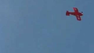 preview picture of video 'Flyers. Aviones realizando acrobacias.'