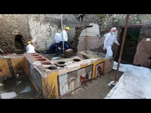 考古學家在龐貝發現古代街邊美食店 (Archaeologists uncover ancient street food shop in Pompeii)