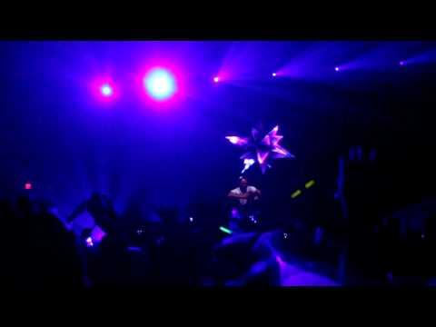 Tiesto feat. Nelly Furtado - Who Wants To Be Alone (Philip D Remix) @ Asbury Park, NJ (7/17/10)