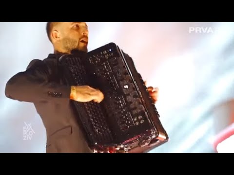 EXPLOZIV - Naš maestro Petar Marić sa svojom harmonikom oduševio posetioce na EXPO DUBAI 2020