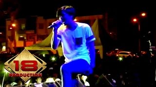 Download lagu Live Konser !! Sheila on 7 - Melompat Lebih Tinggi mp3 Download lagu Live Konser !! Sheila on 7 - Melompat Lebih Tinggi mp3