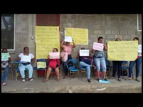 Protestas de manipuladoras del PAE en El Retén Magdalena por falta de pago//