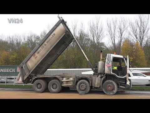 21.11.2019 - VN24 - Muldenkipper bleibt an Schilderbrücke auf A1 hängen - Chassis gebrochen