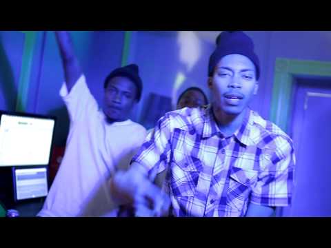 AURA HD - KAY - 100 FEAT DRELLY & RAYVOLVER