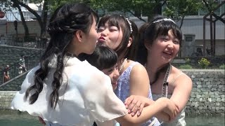 女子高生の藍染めファッションショー①