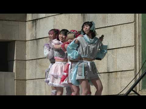 メリーミューズ 横に開脚