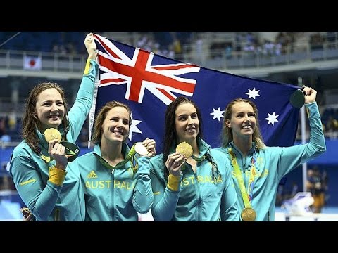 JO - natation : les Australiennes du relais 4x100m remportent l'or en battant leur propre record…