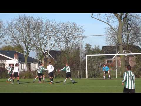 Tricht B1 op 1- 0 tegen koploper Wieldrecht B1 (30-11-2013)