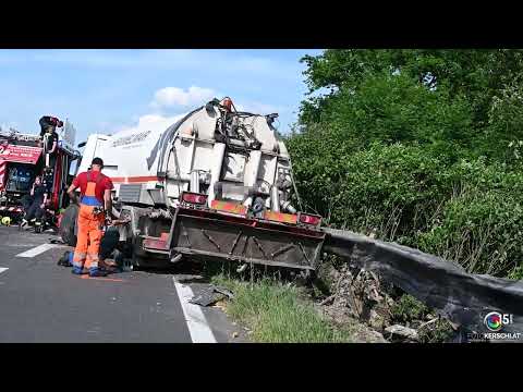 Schwerer LKW-Unfall auf der A25 führt zu Totalsperre und Verkehrsbehinderungen
