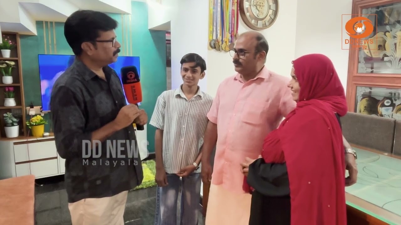 രാജ്യത്തിന് വെള്ളി സമ്മാനിച്ച ബാസിൽ; സന്തോഷം പങ്കു?