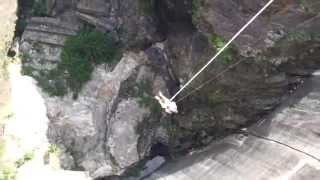 preview picture of video 'Davey's 007 Bungy Jump'