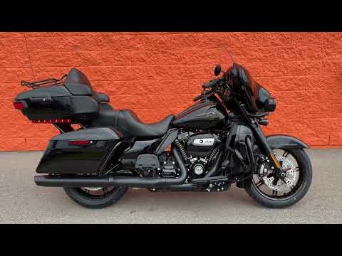 2024 Harley-Davidson<sup>®</sup> Ultra Limited Vivid Black