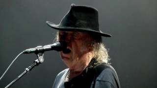 Video thumbnail of "Neil Young - Rockin' In The Free World - Accor Hotel Arena Paris 2016"