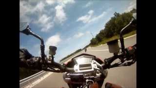 preview picture of video 'Hypermotard 1100 vs Ducati 1098s'