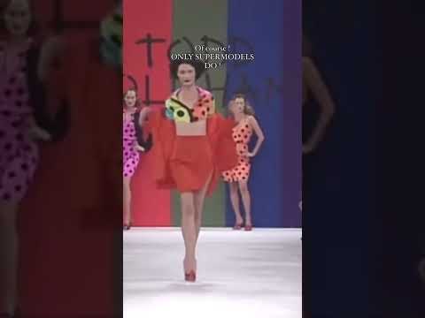 Nothing will beat 90s supermodels walk ! #supermodels #90ssupermodels #catwalk #hipwalkchallenge