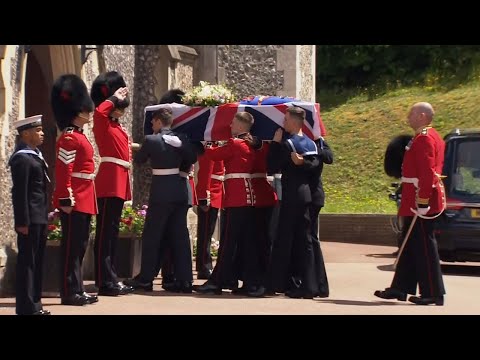 Dame Vera Lynn carried to final resting place by military troops