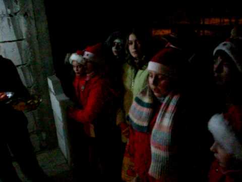 noi umblam si colindam:)