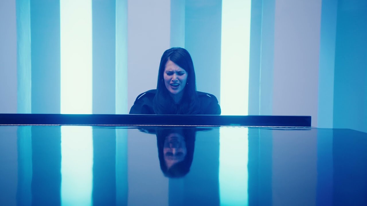  mit dem Titel 'You Stole The Show' / Video ((jetzt ansehen))