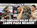 PANJI DESPERATELY CARRIES A SUPER LARGE KOMODO FLAVORED MONITOR AT THE PALANGKARAYA SNAKE CONTEST