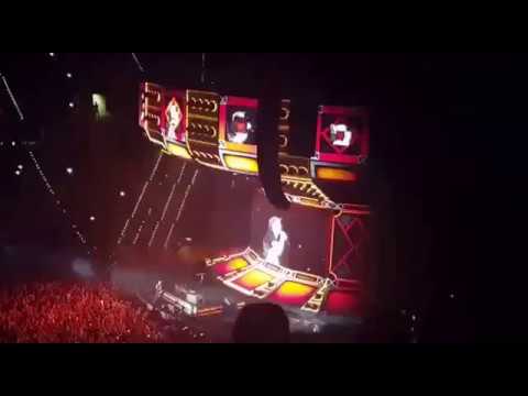 Ed Sheeran - Sing | Divide Tour ( LIVE IN @TURIN 17/03/17)