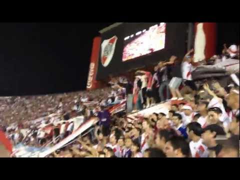 "Te Vi Campeon" Barra: Los Borrachos del Tablón • Club: River Plate