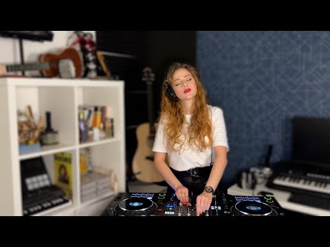 Erika Krall- KRALLING # 46  (Indie Dance, Progressive House, Melodic Techno)