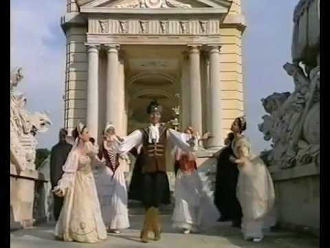 JOhann Strauss: Denevér című operettjéből részlet (Talentum Stúdió tánckara)