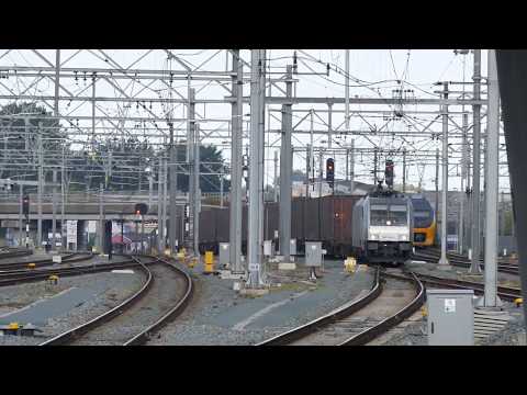Akiem 186 384-4 met Volvo trein door Utrecht Centraal - 12 september 2019