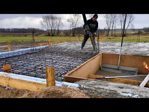Dom w malinówkach - Płyta fundamentowa - dzień 4 i 5 - folia, zbrojenie, betonowanie i zacieranie