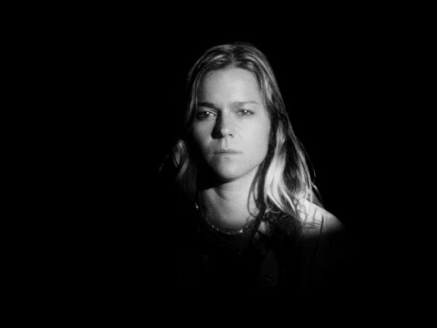 Yoly Saa - Luces encendidas (Capítulo 6) (Videoclip Oficial)