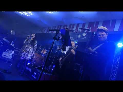 Saija Tuupanen & eXmiehet - Mä rytmisi tunnen