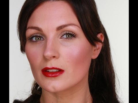 Easy Christmas Red Lip