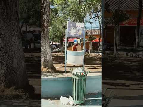El Salvador 🇸🇻, san Miguel departamento, parques sin basureros desentes, barriles de plástico.