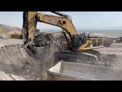 Extreme Mining Power: Cat 385C & Liebherr 974 Working Side by Side in 4K Action