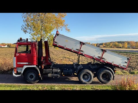 Köp Tippbil Volvo F12 med kran på Klaravik