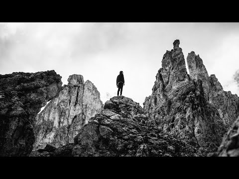 Max von Milland feat. LaBrassBanda - Über'n Berg [Offizielles Video]