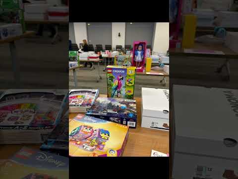 Thumbnail for the link of Holiday Giving at Apple FCU video