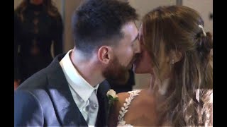 Lionel Messi says I do to Antonella Roccuzzo