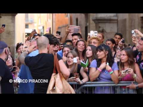 THE KOLORS meeting fans in Modena