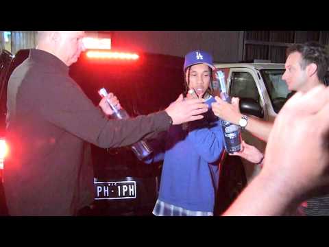 'Tyga leaves Alumbra club for penthouse party in Melbourne hotel' #15MOF