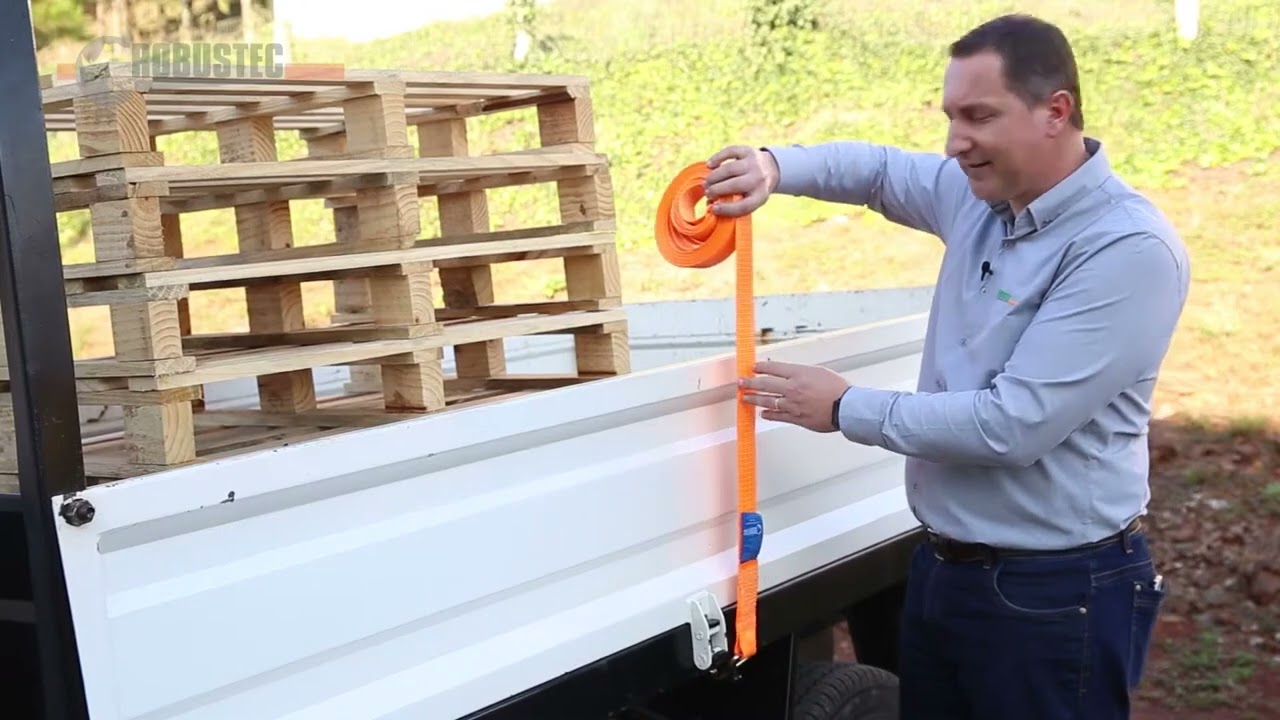 Como usar a cinta catraca de amarração de cargas no seu veículo.