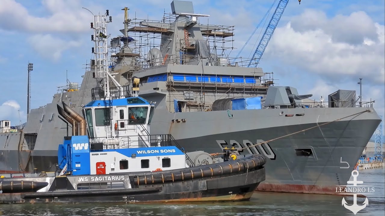 New Brazilian warship is lifted out of the water - Brazilian Navy