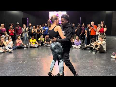 Gwany & Liliana dancing Tarraxo @ Unified Festival (December 2024)