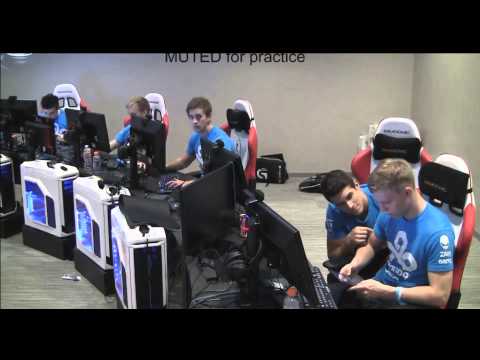 fREAKAZOID getting sensual with Skadoodle