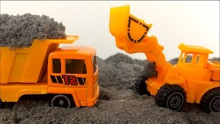 CONSTRUCTION MIGHTY MACHINES DUMP TRUCK CEMENT MIXER WITH KINETIC SAND AND DISNEY MCQUEEN - UNBOXING