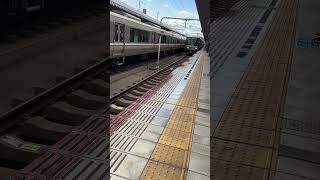 出ていく列車、入ってくる列車 #225系 #223系 #姫路駅 #山陽本線