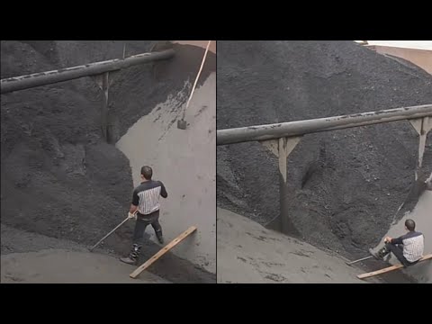 Barge unloading 4000 tons of coal!  very relaxing smooth flow