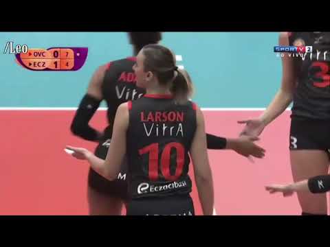 Saraelen faz ponto e dá um berro na cara da Larson